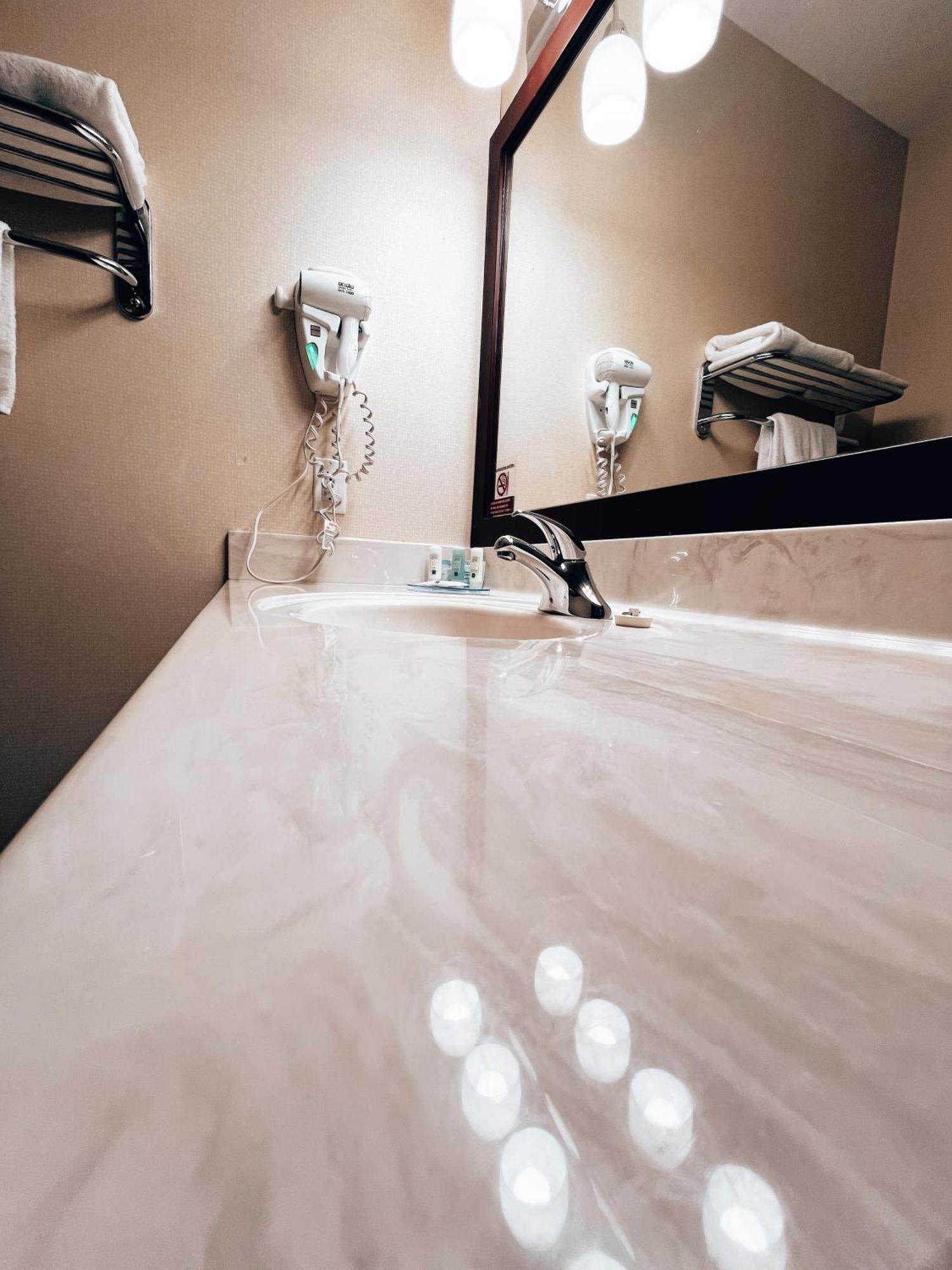 Quality Inn & Suites Hinton Dış mekan fotoğraf